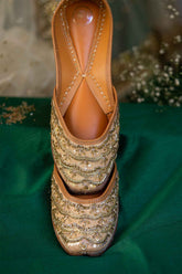 Sunehri Gold Toned Festive Jutti